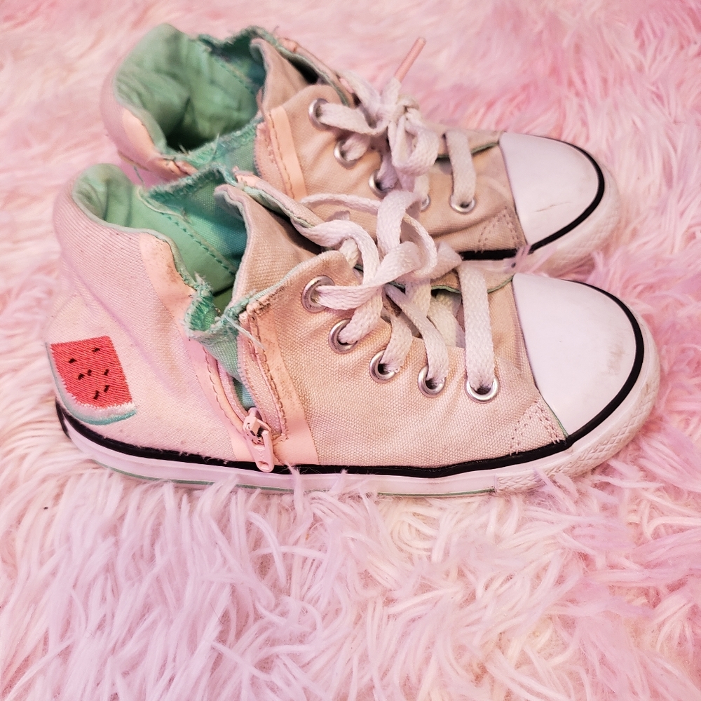 Girls Converse w/side zip